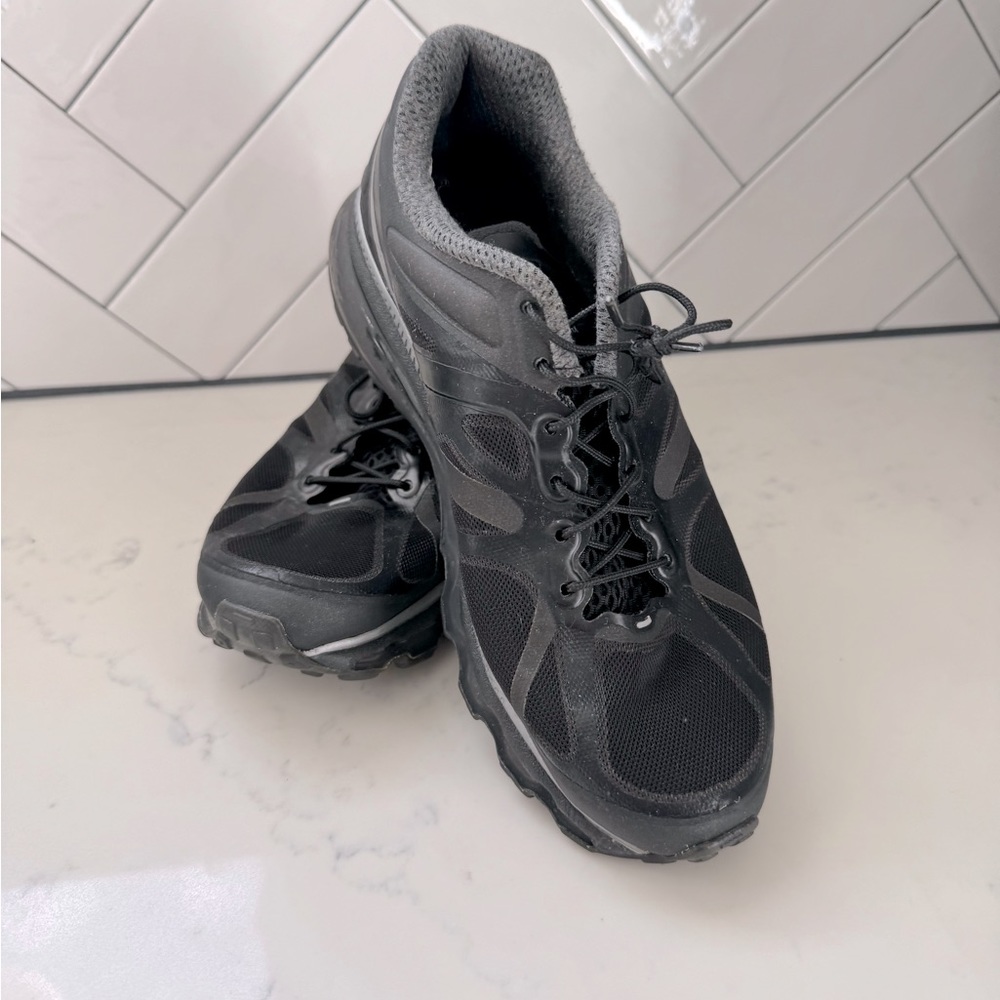 Black Nike air max